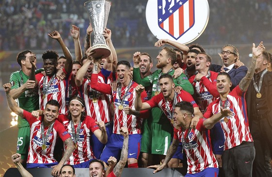 Fotbalisté Atlétika Madrid se radují z triumfu v Evropské lize, ve finále...