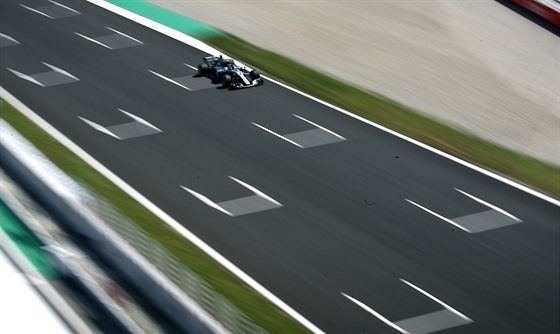 Valtteri Bottas bhem tréninku na VC panlska