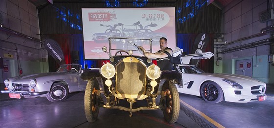 Výstava historických i souasných automobil nazvaná Skvosty s vní benzínu je...