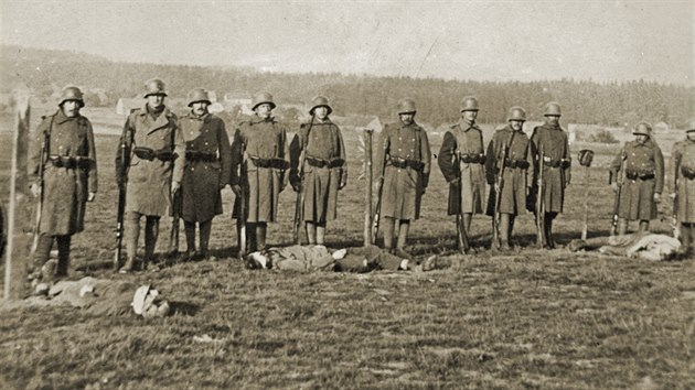 Poprava tří hlavních strůjců rumburské vzpoury Františka Nohy, Stanka Vodičky a... Poprava tří hlavních strůjců rumburské vzpoury Františka Nohy, Stanka Vodičky a...