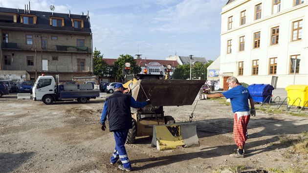 Prostějovská radnice nechala odstranit část zátarasů obklopujících plochu v... Prostějovská radnice nechala odstranit část zátarasů obklopujících plochu v...