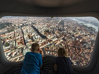 Praha, 18. května 2018. Vzducholoď Zeppelin, vyhlídkový let nad Prahou,...