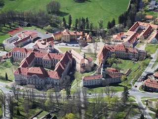 Plaský klášter založil v malebné krajině, 25 kilometrů severně od Plzně, roku...