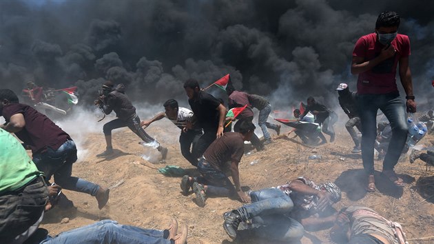 Pi nepokojích na hranicích Izraele a Gazy zemely desítky Palestinc. (14....