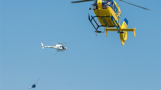 Na letiti v Hradci Krlov se konal 17.ronk pehldky vrtulnkov techniky,akrobatickch letadel a zchrannch sloek Helicopter Show (12. kvtna 2018).