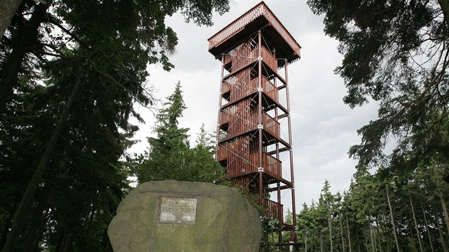 Stvajc smrkov rozhledna stoj v nadmosk vce 637 metr. Na jej vrchol vede 96 schod.