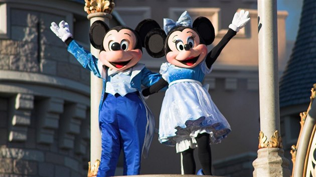 Mickey Mouse a jeho dve Minnie se stali maskoty zbavnch center nap zemkoul.