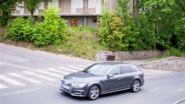 emeslnci zabezpeovali bval hotel Vyehrad v eskm Krumlov, aby v nm nemohli pobvat squatei.