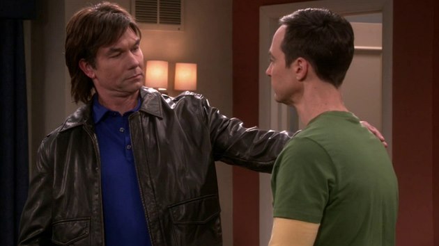 Jerry OConnell v roli Sheldonova bratra George (vlevo) a Jim Parsons v serilu Teorie velkho tesku