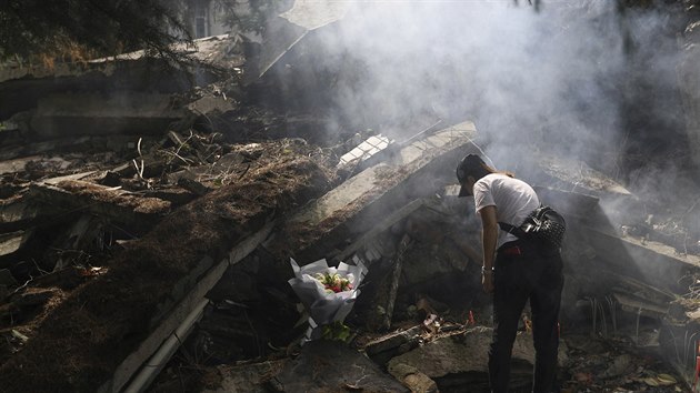 Lid si v sobotu pipomnli dest vro tragickho zemtesen  v nsk jihozpadn provincii S-chuan.  (12. kvten 2018)
