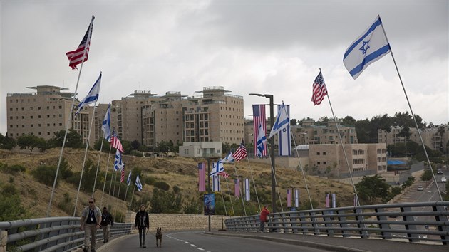 Silnice, kter vede smrem k americkmu velvyslanectv ped jeho otevenm v Jeruzalm. (13. kvten 2018)