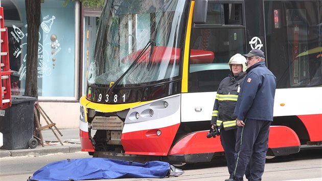 Na praskm nmst I. P. Pavlova srazila tramvaj dva lidi, zchrani je na mst oivovali 45 minut, zrannm ale podlehli. (15. kvten 2018)