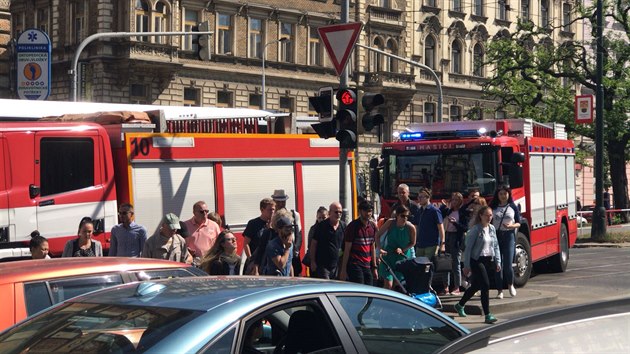 Zchrani oivuj dva chodce po srce tramvaj nedaleko zastvky I. P. Pavlova (15.5.2018)