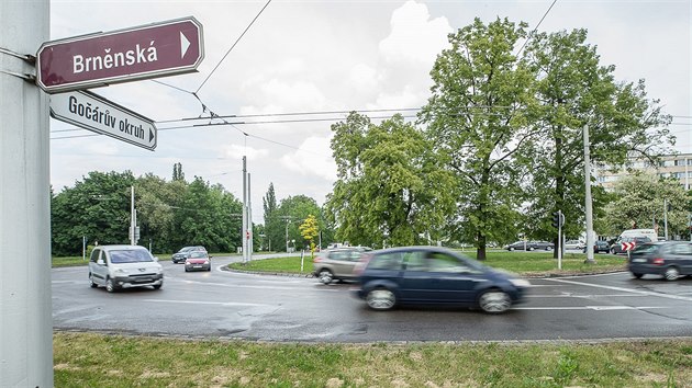 Kruhov objezd na Brnnsk ulici v Hradci Krlov.