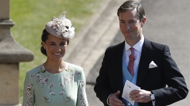 Pippa Middletonov a jej manel James Matthews na svatb prince Harryho a Meghan Markle (Windsor, 19. kvtna 2018)