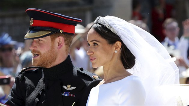 Princ Harry a Meghan Markle se pod po skončení svatebního obřadu projeli kočárem po Windsoru (19. května 2018).