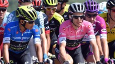 Estéban Chaves (vlevo) a Simon Yates před startem desáté etapy Gira. Estéban Chaves (vlevo) a Simon Yates před startem desáté etapy Gira.