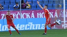 Ladislav Krejčí z Brna (vpravo) slaví branku do sítě Teplic. Ladislav Krejčí z Brna (vpravo) slaví branku do sítě Teplic.