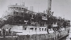 Parník Exodus 1947 poté, co nad ním převzali kontrolu Britové Parník Exodus 1947 poté, co nad ním převzali kontrolu Britové