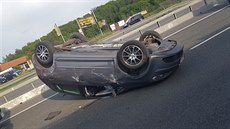 Na dálnici D4 u Mníšku skončilo auto na střeše, zasahovaly dvě jednotky hasičů. Na dálnici D4 u Mníšku skončilo auto na střeše, zasahovaly dvě jednotky hasičů.