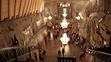 Hlavní podzemní sál – kaple sv. Kunhuty z roku 1896 - je bohatě zdobený reliéfy. Hlavní podzemní sál – kaple sv. Kunhuty z roku 1896 - je bohatě zdobený reliéfy.
