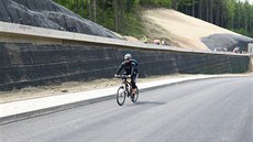 Nová silnice bude začínat v Liberci u kruhového objezdu nedaleko sídliště... Nová silnice bude začínat v Liberci u kruhového objezdu nedaleko sídliště...