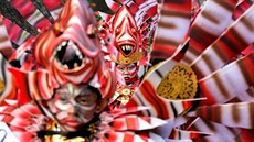 BARVY. Balijští umělci odění do pestrobarevných šatů se účastní festivalu... BARVY. Balijští umělci odění do pestrobarevných šatů se účastní festivalu...