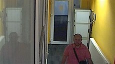 Policisté pátrají po muži, který je podezřelý z krádeže v čekárně na nádraží... Policisté pátrají po muži, který je podezřelý z krádeže v čekárně na nádraží...