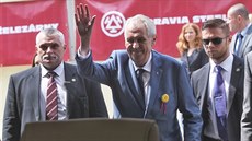Prezident Miloš Zeman na návštěvě v Třineckých železárnách. (16. května 2018) Prezident Miloš Zeman na návštěvě v Třineckých železárnách. (16. května 2018)