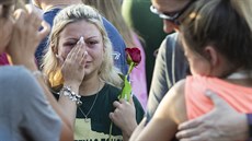 Studenti v obětí během smutečního obřadu za oběti střelby na texaské střední... Studenti v obětí během smutečního obřadu za oběti střelby na texaské střední...
