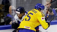 Jacob De la Rose v souboji se slovenským hráčem. Jacob De la Rose v souboji se slovenským hráčem.