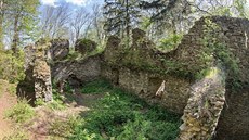 Zřícenina gotického hradu, který byl založen Karlem IV. Nejstarší zmínka je z... Zřícenina gotického hradu, který byl založen Karlem IV. Nejstarší zmínka je z...
