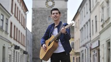 „Určitě jsem lepší klavírista než kytarista, ale mám rád vše, co souvisí s... „Určitě jsem lepší klavírista než kytarista, ale mám rád vše, co souvisí s...
