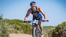 Jan Kubíček v terénním triatlonu na cyklistickém úseku. Jan Kubíček v terénním triatlonu na cyklistickém úseku.
