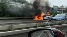 Před vjezdem do Zlíchovského tunelu hořelo auta.(11.5.2018) Před vjezdem do Zlíchovského tunelu hořelo auta.(11.5.2018)