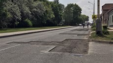 Silnice v Kladně zdobí vyfrézované díry, lidé čekají na opravu tři týdny.... Silnice v Kladně zdobí vyfrézované díry, lidé čekají na opravu tři týdny....