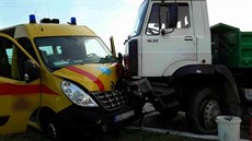 U Olomouce se v úterý ráno při nehodě srazil nákladní vůz, sanitka a osobní... U Olomouce se v úterý ráno při nehodě srazil nákladní vůz, sanitka a osobní...