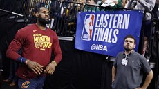 LeBron James z Clevelandu se chystá na první souboj s Bostonem. LeBron James z Clevelandu se chystá na první souboj s Bostonem.