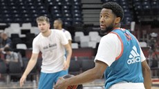 Chasson Randle (vpravo) a Luka Dončič z Realu Madrid na tréninku v bělehradské... Chasson Randle (vpravo) a Luka Dončič z Realu Madrid na tréninku v bělehradské...