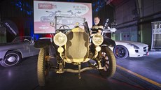 Výstava historických i souasných automobil nazvaná Skvosty s vní benzínu je...