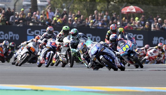 Na dramatu v závodu Moto3 pi Velké cen Francie se podílel i Jakub Kornfeil...