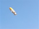 Vzducholoď Zeppelin 18.5.2018 z okna budovy na Palackého náměstí. Vzducholoď Zeppelin 18.5.2018 z okna budovy na Palackého náměstí.