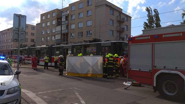 V pražském Břevnově srazila tramvaj chodkyni (21.5.2018) V pražském Břevnově srazila tramvaj chodkyni (21.5.2018)