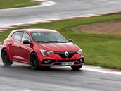 Provazy vody, kaluže. Autodrom Most umí nabídnout i lepší podmínky.