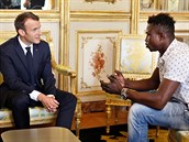 Dvaadvacetilet Mamoudou Gassama pi setkn s francouzskm prezidentem...