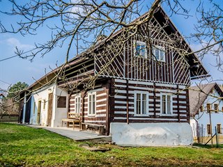 Pěnčín, Albrechtice u Turnova, okres Liberec. Dobová roubenka s podkrovím a...