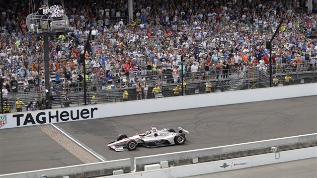 CL. Will Power jako prvn Australan v historii vyhrl slavn automobilov zvod 500 mil Indianapolis.