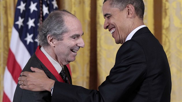 Americk spisovatel Philip Roth zskal v roce 2011 od prezidenta Baracka Obamy vyznamenn.