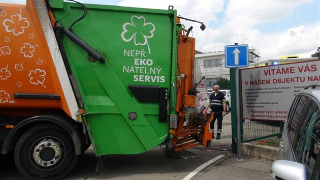 Praskho popele pevezli zchrani do nemocnice vrtulnkem. M sten amputovan konetiny (23.5.2018)