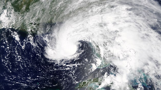 Subtropick boue Alberto blc se k Florid na satelitnm snmku NASA (28. kvtna 2018)